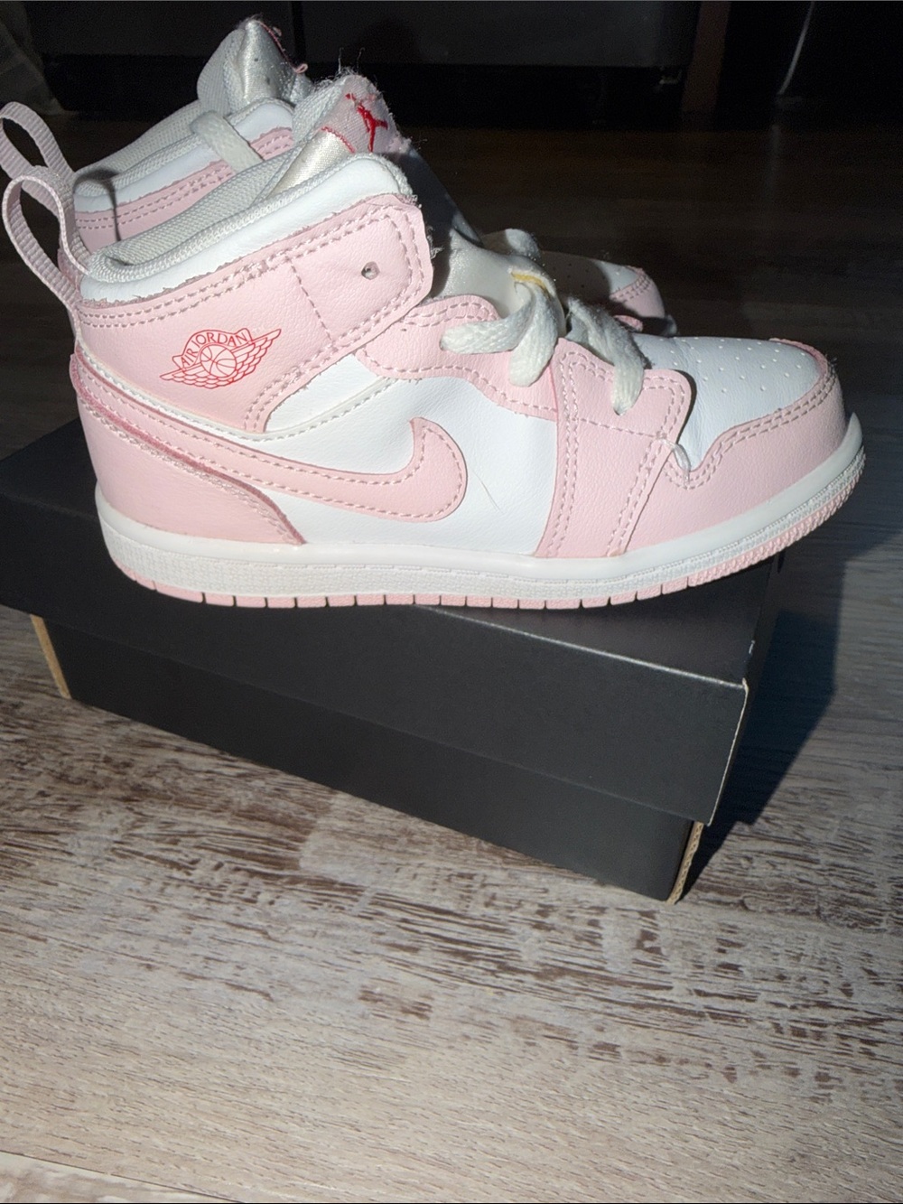 Jordan 1 in Pink and White